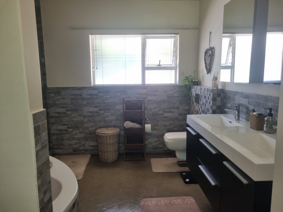 5 Bedroom Property for Sale in Vaalpark Free State